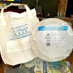 CAKE POP STAND NEW IN PACKAGE by THE SMART BAKER